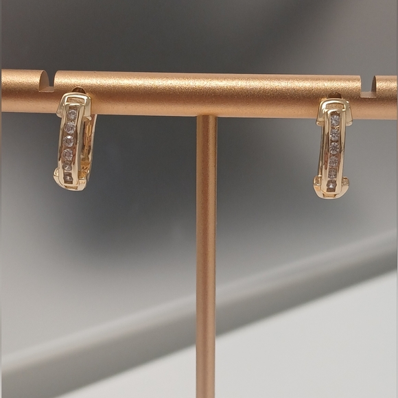 Pretty Bird Jewelry Jewelry - New 18k Goldplated Snap Back Hoop Huggies With and Clear CZ Earrings